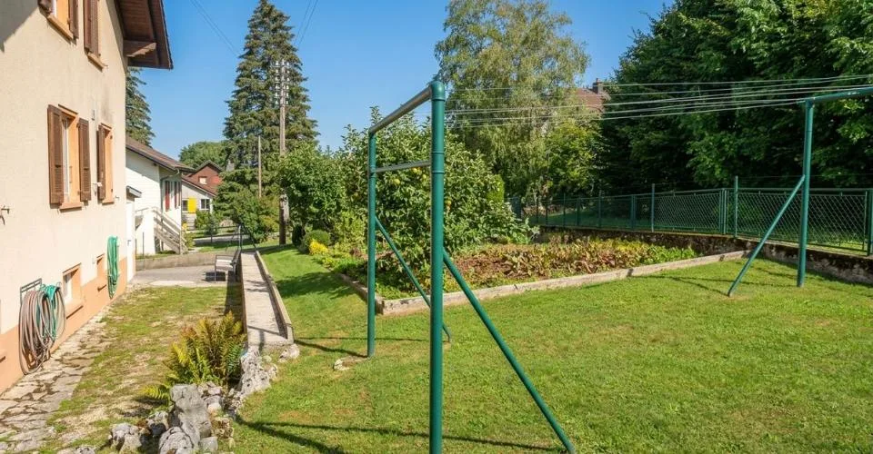 Villa with two apartments in L'Orient – photo 6 of 8