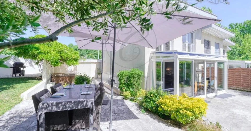 Maison familiale en pignon avec jardin privatif, véranda et 4 stationnements – photo 15 sur 26