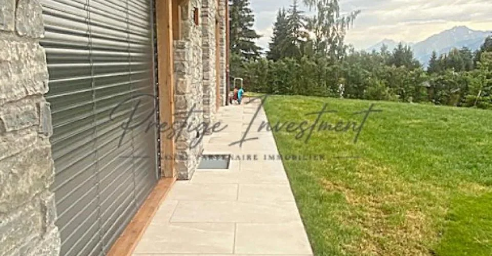 Magnifique Chalet Prestige: le golf en voisin, les Alpes en horizon. – photo 7 of 13