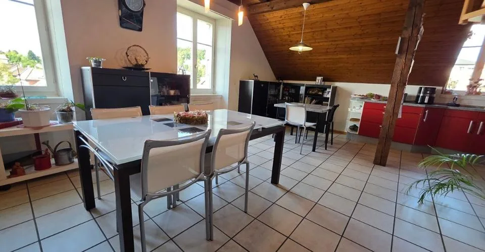 Spacieux appartement de 5,5 pièces bénéficiant de beaux volumes, d'une agréable luminosité – photo 3 sur 12