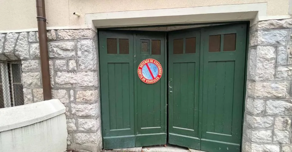 Garage fermé – foto 2 di 2