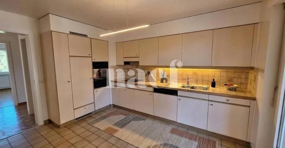 Bel appartement de 3 pièces d'env. 85m2 au 1er étage avec balcon