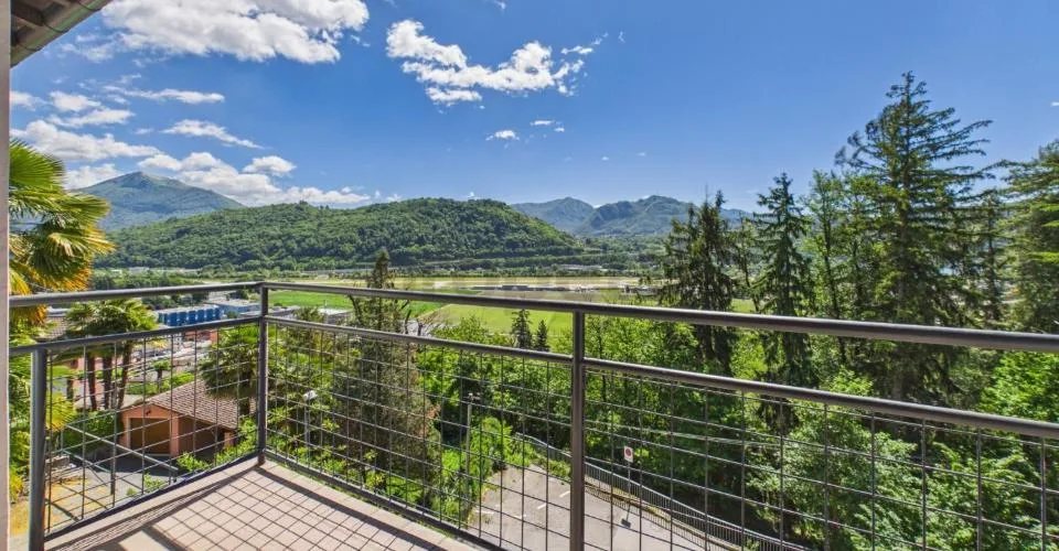 Elegante villa 4 locali con balcone ristrutturata, Agno – Foto 9 von 26