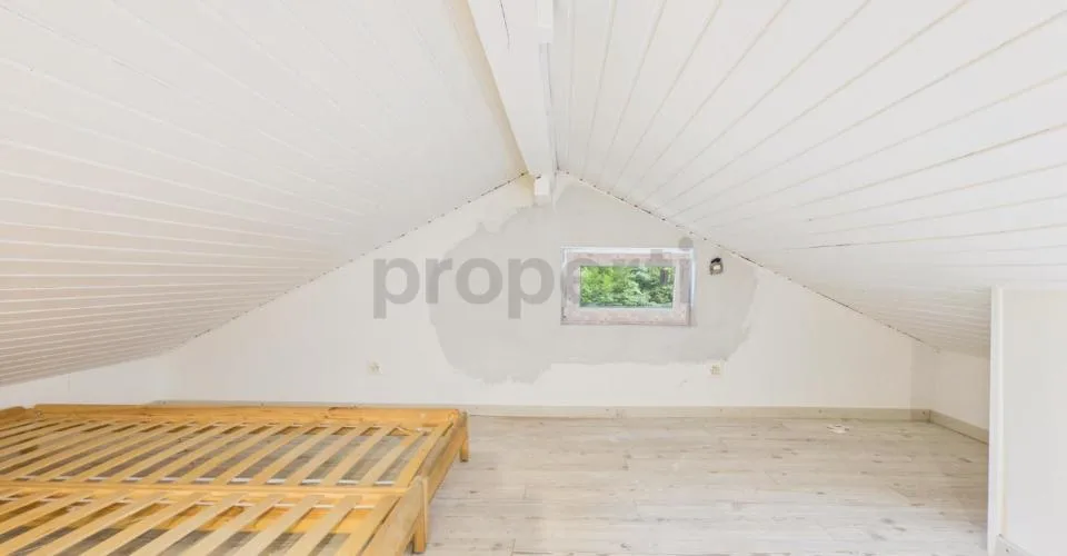 Authentic charm of wood, modern finishes, and terrace on the edge of greenery – photo 20 of 24
