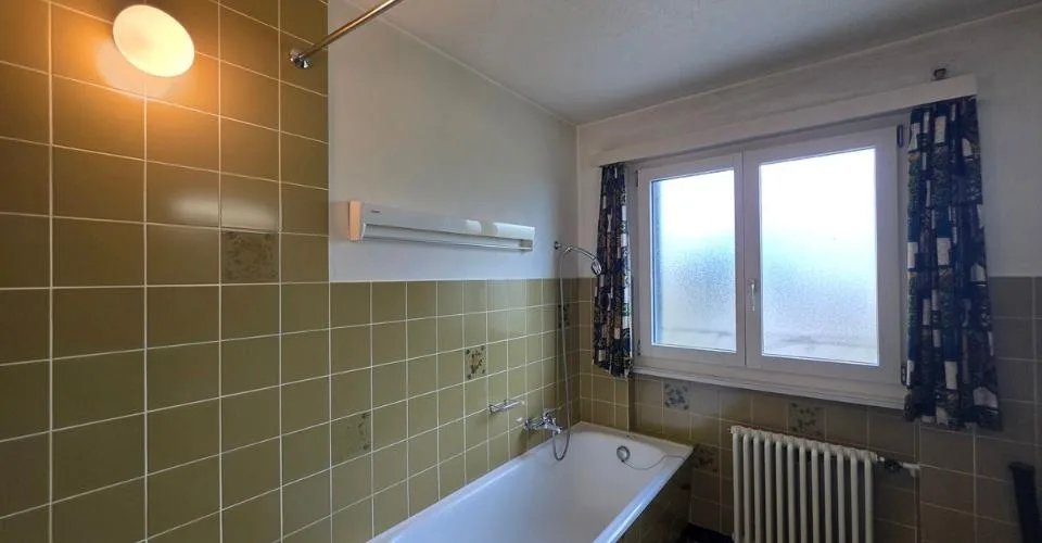 Casa indipendente composta da due appartamenti con grande giardino e due garage – foto 11 di 13