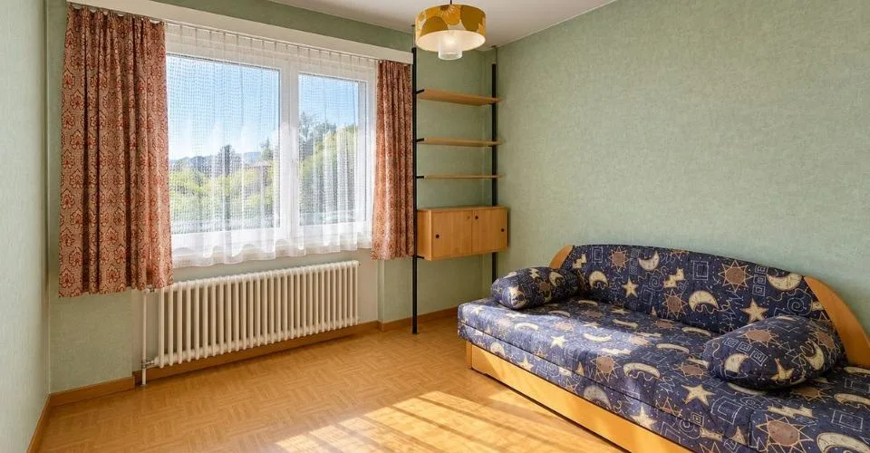 Casa indipendente composta da due appartamenti con grande giardino e due garage – foto 9 di 13