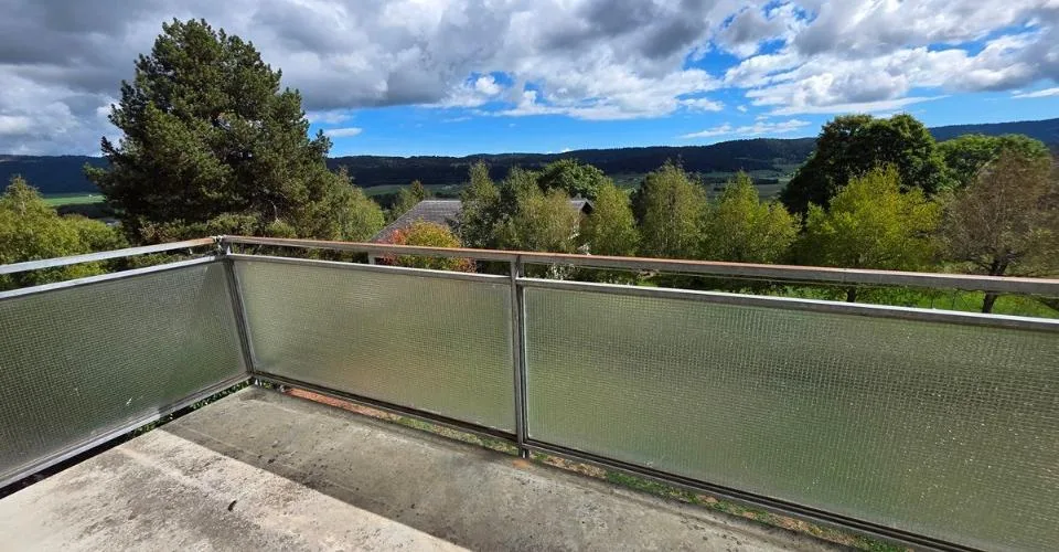 Casa indipendente composta da due appartamenti con grande giardino e due garage – foto 4 di 13