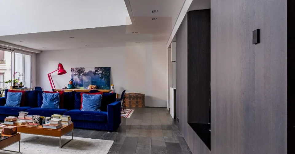 Élégant duplex contemporain avec double hauteur et services hôteliers – photo 4 sur 19