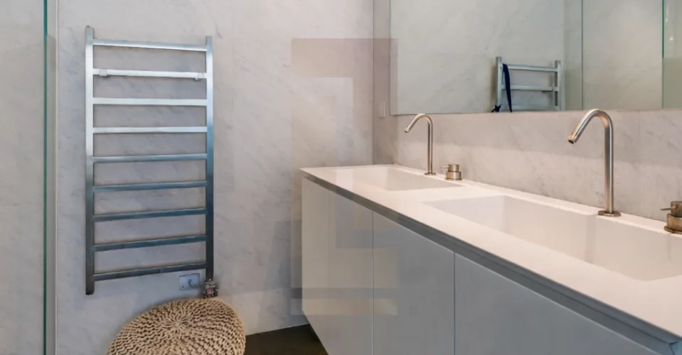 Élégant duplex contemporain avec double hauteur et services hôteliers – photo 9 sur 19