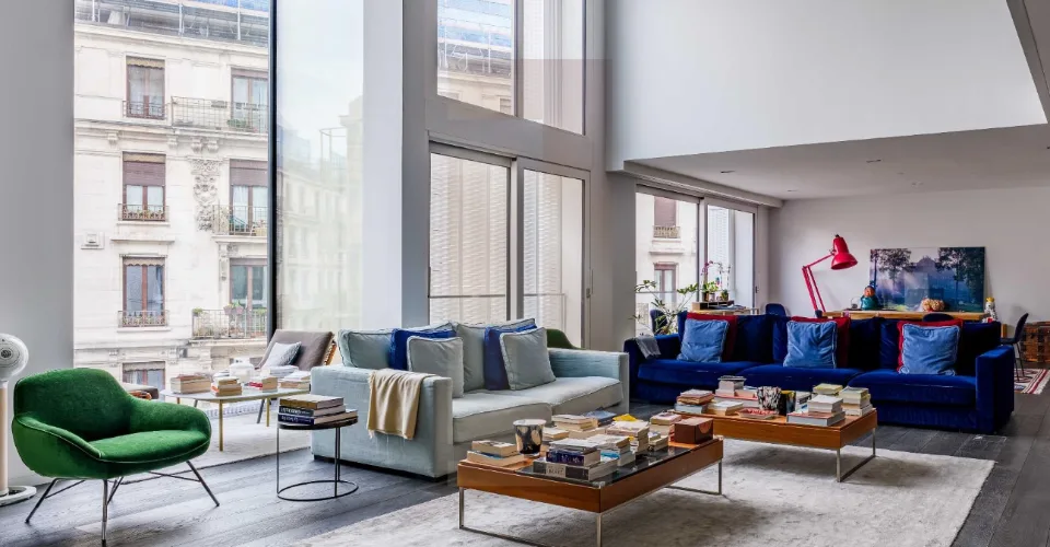 Élégant duplex contemporain avec double hauteur et services hôteliers – photo 2 sur 19