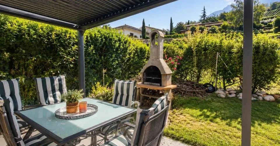 Geräumige Einzelvilla mit großem Garten in Sierre – Foto 3 von 26
