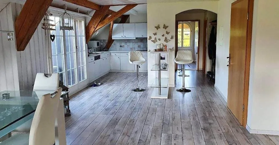 Helle 3.5-Zimmer-Dachwohnung mit Balkon, Lützelflüh