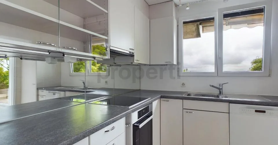 Panoramablick und 90 m² Balkon - Vue panoramique et balcon de 90 m²