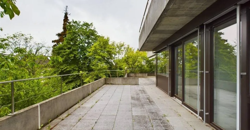 Panoramablick und 90 m² Balkon - Vue panoramique et balcon de 90 m²