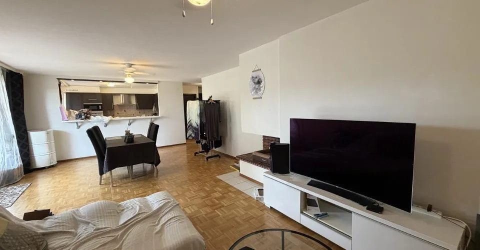 Bel appartement avec jardin et jacuzzi à Bottens