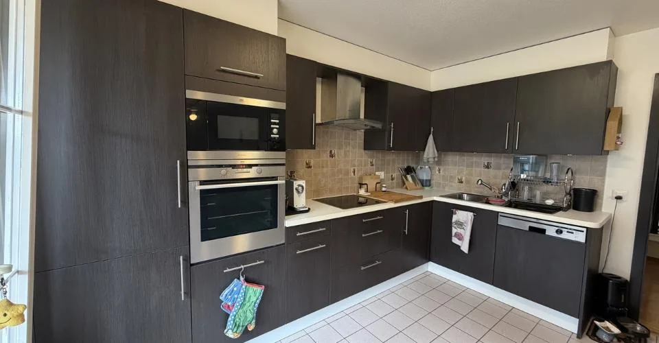 Bel appartement avec jardin et jacuzzi à Bottens