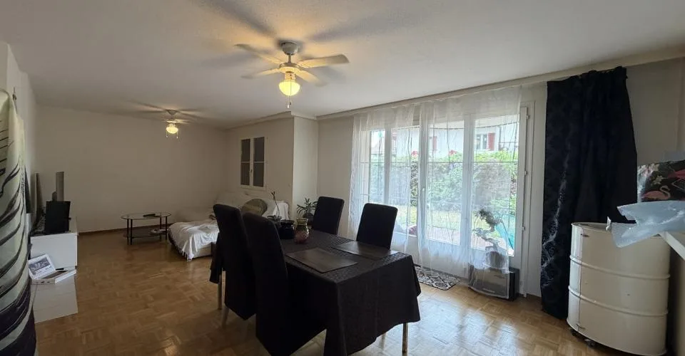 Bel appartement avec jardin et jacuzzi à Bottens