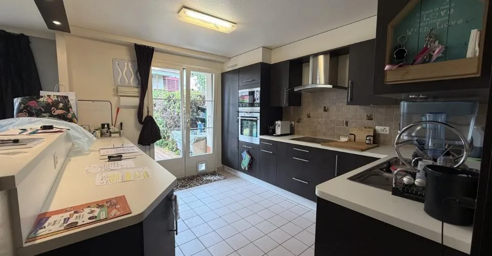 Bel appartement avec jardin et jacuzzi à Bottens