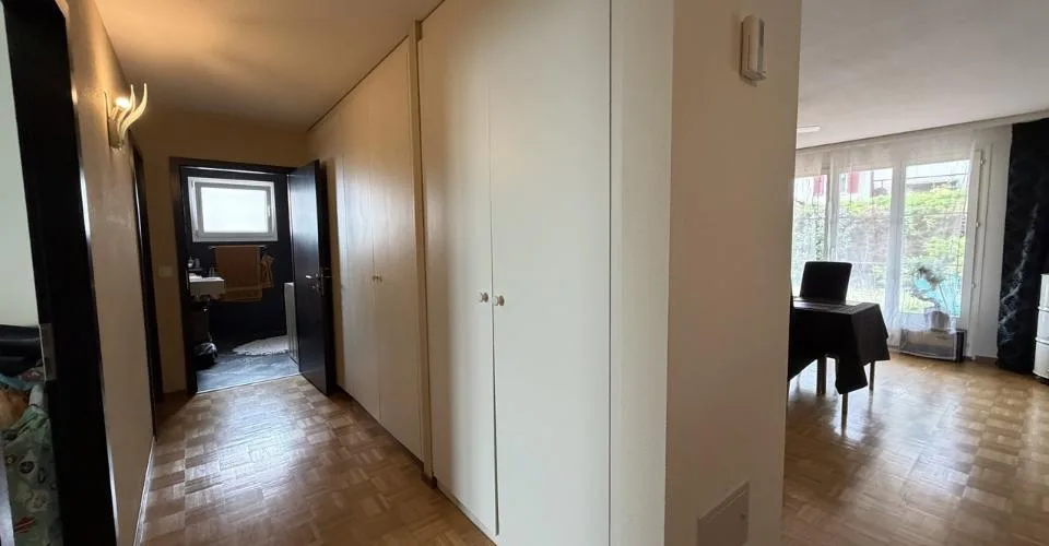 Bel appartement avec jardin et jacuzzi à Bottens