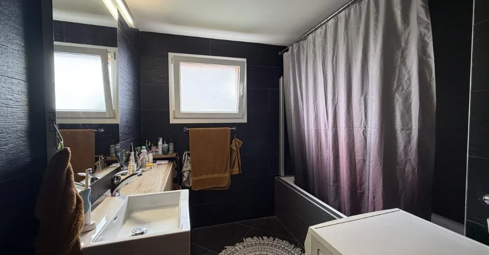 Bel appartement avec jardin et jacuzzi à Bottens