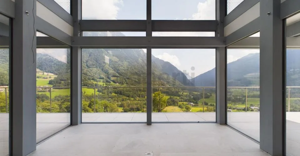 Moderna villa da 7.5 locali con vista panoramica ad Acquarossa - Va... – foto 2 di 33
