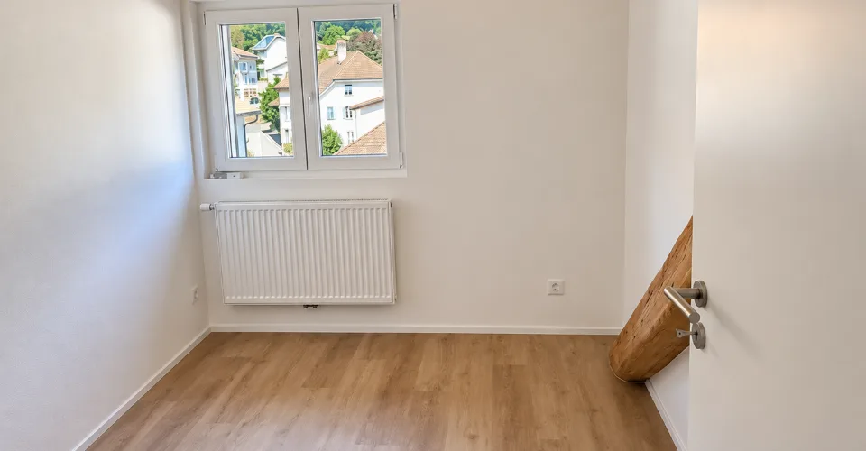 Superbo appartamento mansardato nel centro storico di Moutier – foto 5 di 9