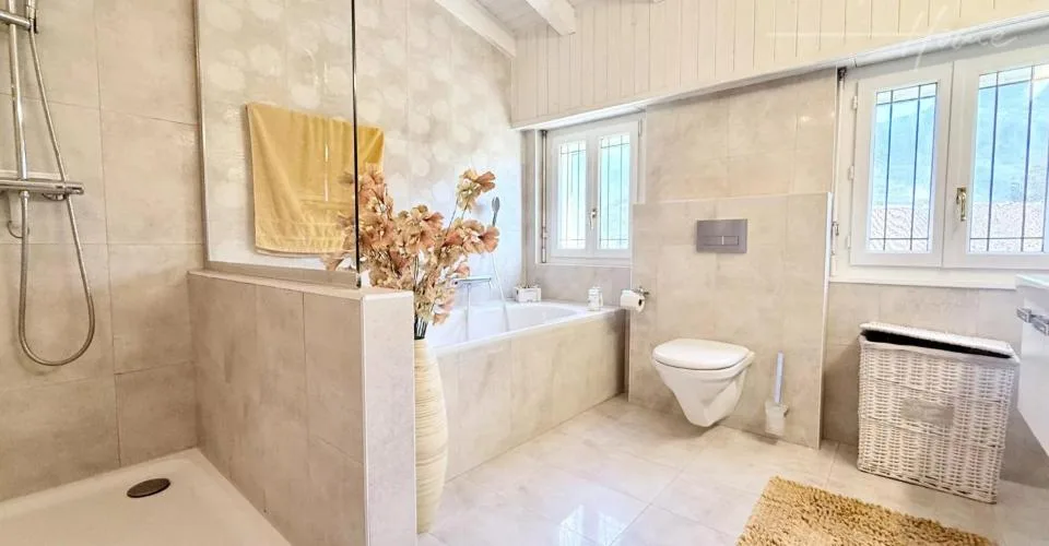 VETROZ, wunderschöne Villa mit Charakter in absoluter Ruhe - Pool – Foto 9 von 12