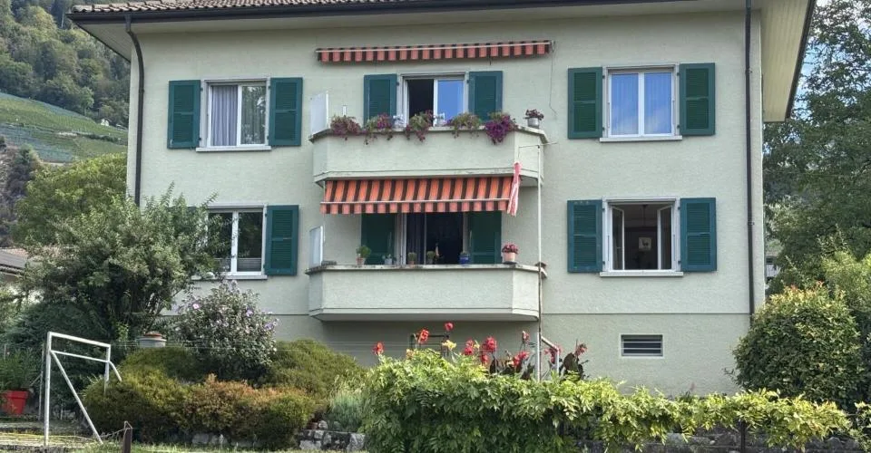 Gebäude und Baugrundstück in Ollon – Foto 2 von 13