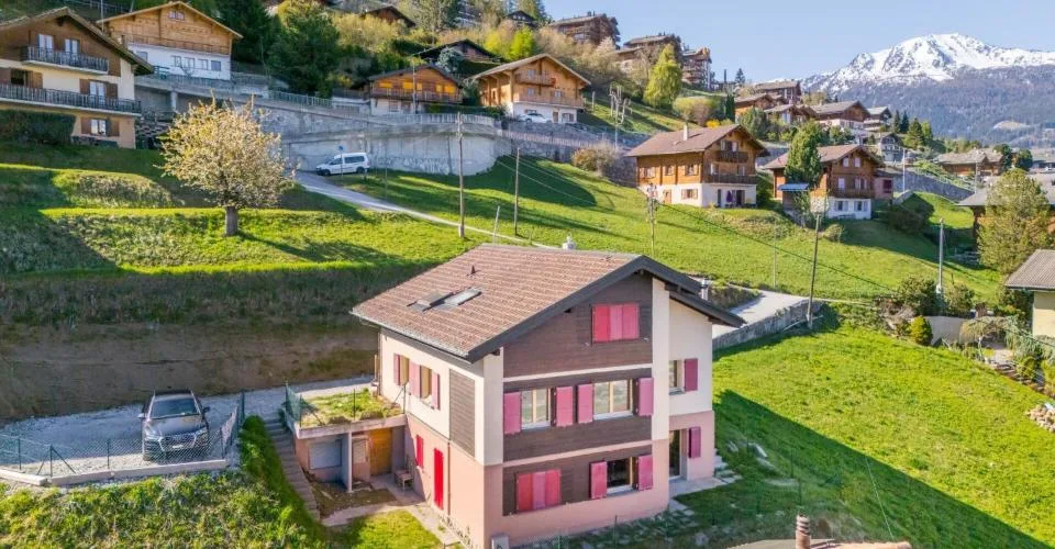 L'esprit chalet revisité dans un superbe 5 pièces – Foto 11 von 12