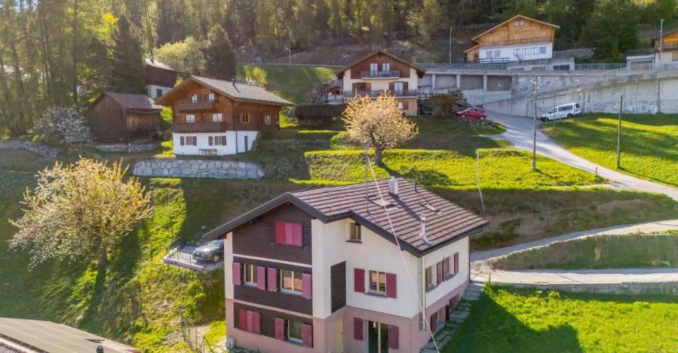 L'esprit chalet revisité dans un superbe 5 pièces – Foto 10 von 12
