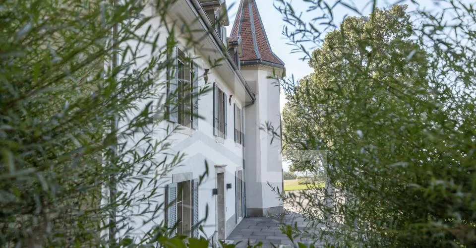 Maison de charme et de caractère avec vue panoramique – Foto 2 von 13