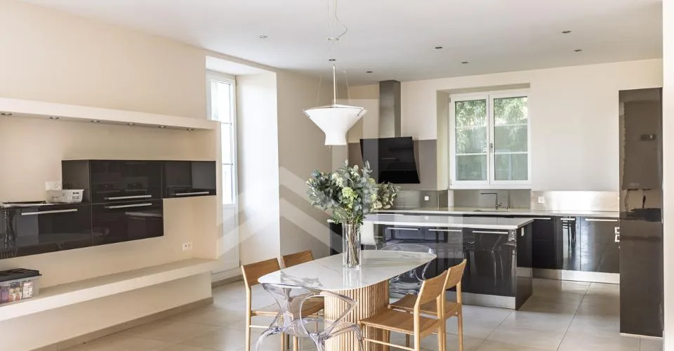 Maison de charme et de caractère avec vue panoramique – Foto 4 von 13