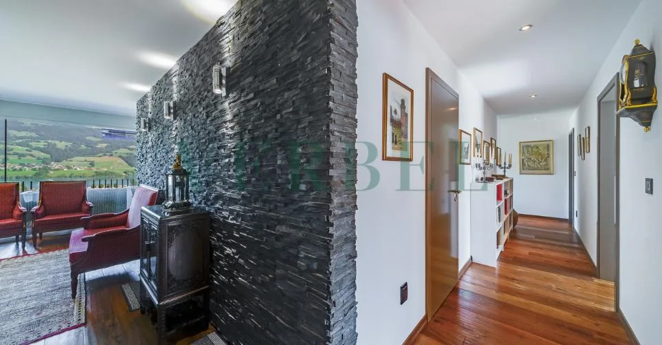 Duplex en attique avec vue exceptionnelle sur lac et montagnes – photo 23 sur 39
