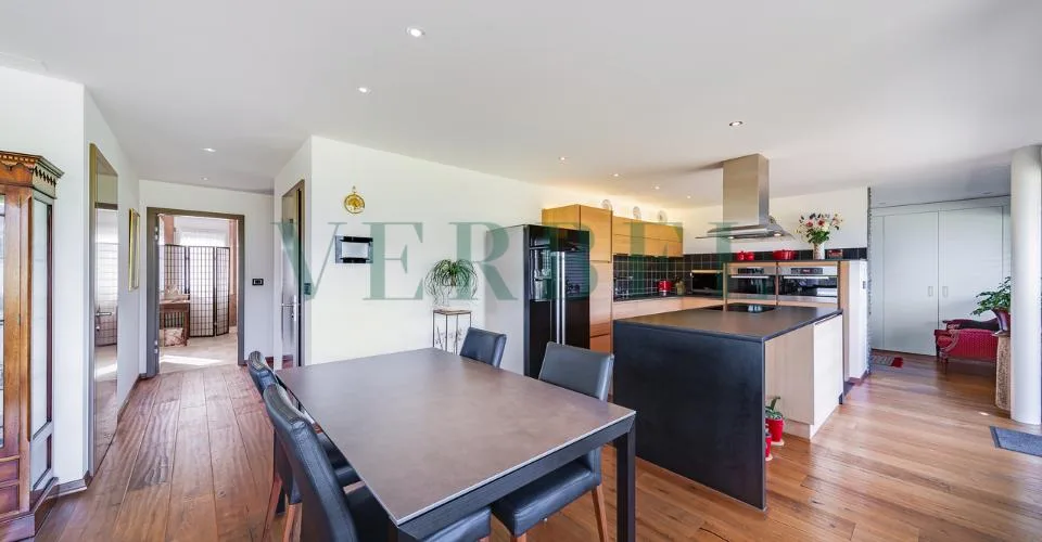 Duplex en attique avec vue exceptionnelle sur lac et montagnes – photo 19 sur 39