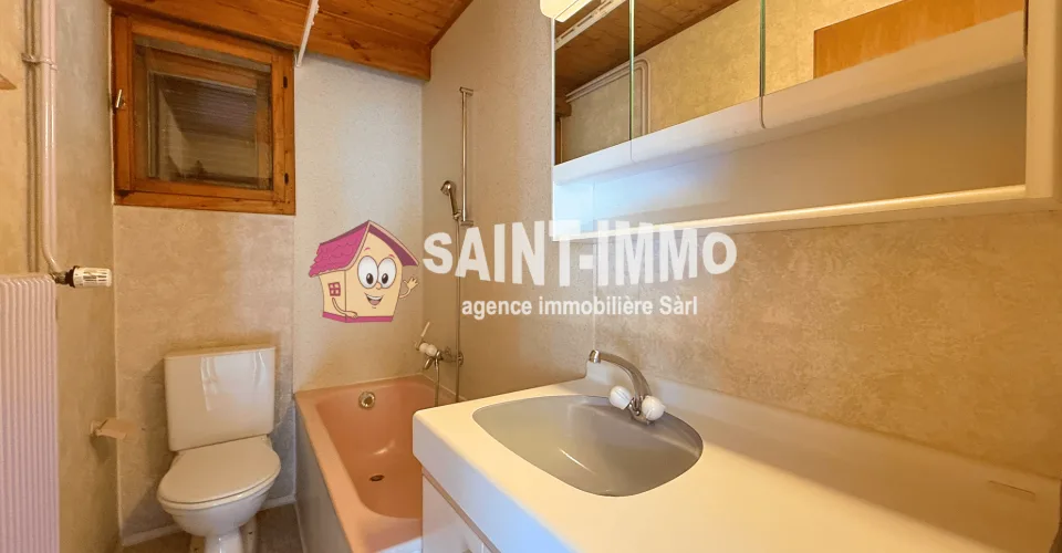 Chalet composé de deux appartements (3 & 6.5 pièces) avec jardin arboré de 840 m2, terrasse et garages – Foto 10 von 25