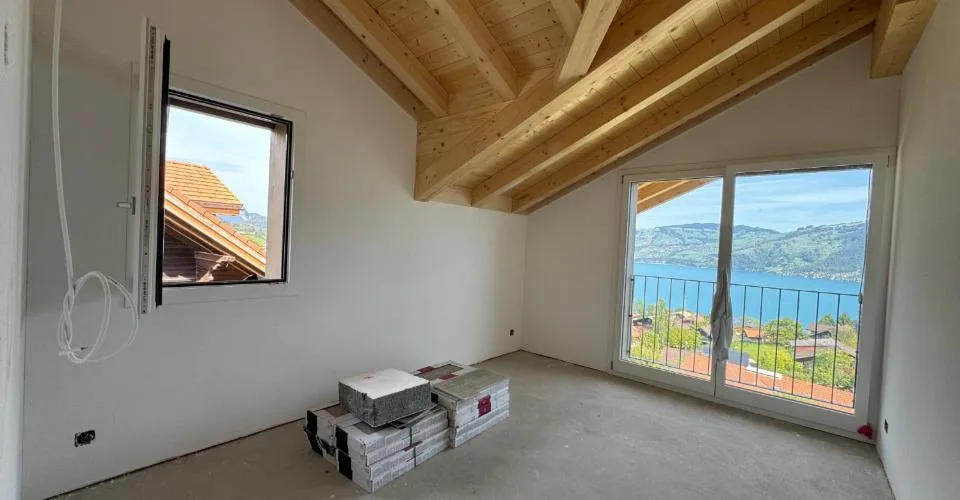Herrliche Sicht auf den Thunersee, Grosszügige Terrasse (ca. 30 m²), Erstbezug im Neubau mit vier Einheiten – Foto 14 von 18