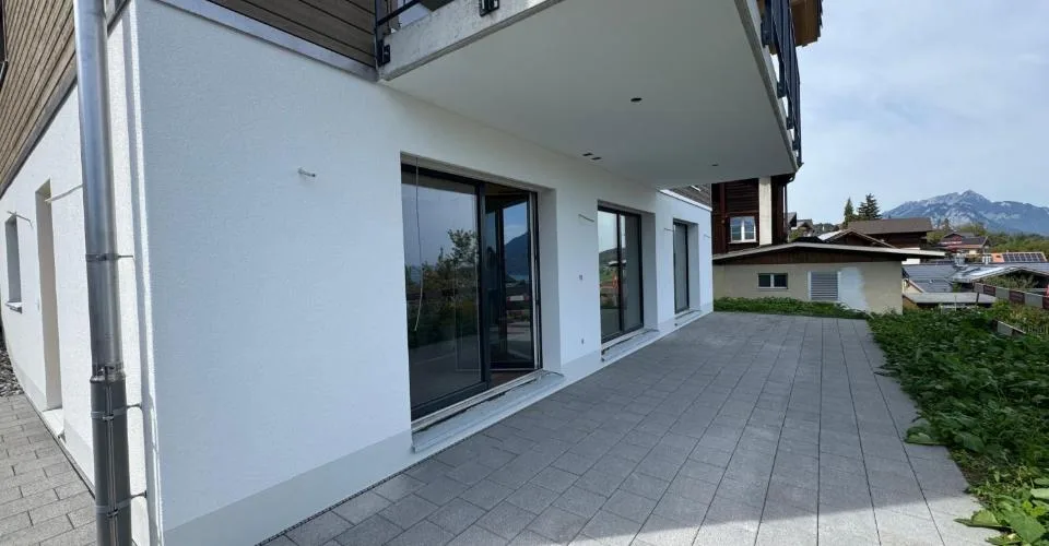 Herrliche Sicht auf den Thunersee, Grosszügige Terrasse (ca. 30 m²), Erstbezug im Neubau mit vier Einheiten – Foto 15 von 18