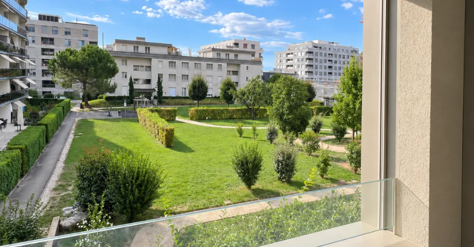 A louer - Bel appartement de 2.5 pièces avec loggia au coeur de Nyon – photo 2 sur 6