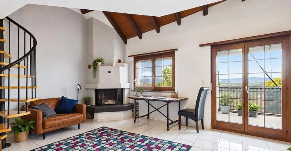 Avec galerie, cheminée et balcon ensoleillé ! – photo 7 sur 12
