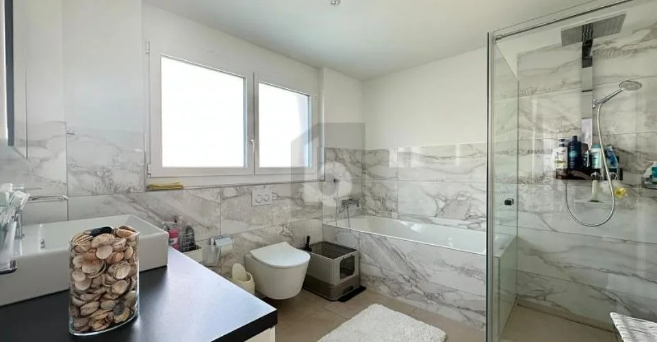 Price Hit! Multi-Generation or Rental Income – photo 9 of 12