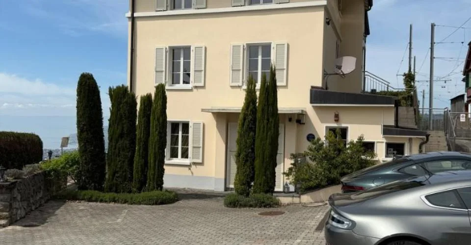 EN EXCLISIVITÉ ! Villa de maître avec vue panoramique sur Montreux – photo 3 sur 13