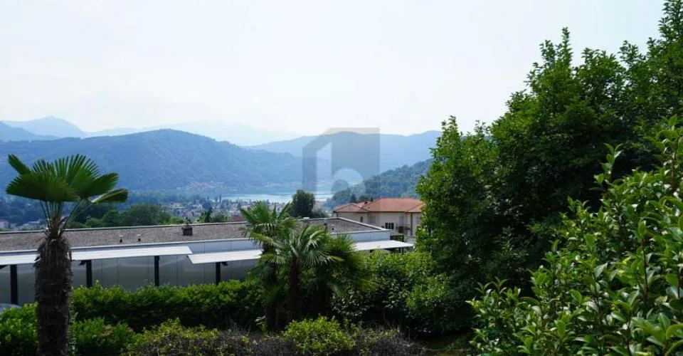 CON GIARDINO E PISCINA – foto 4 di 13