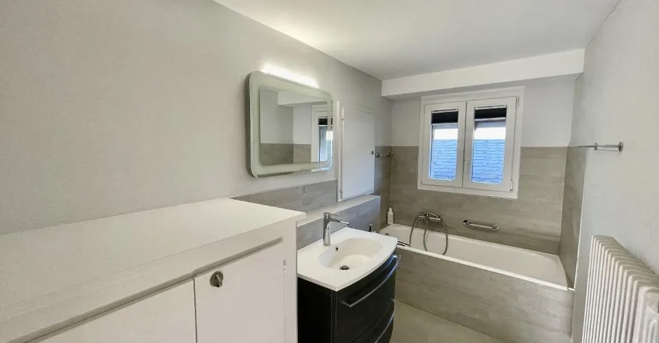 Charmant appartement attique de 4.5 pièces au coeur du vieux village de Lens en grande partie rénové – photo 7 of 26