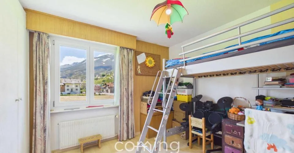 Familienfreundliche 4.5-Zimmer-Wohnung mit Balkon und traumhafter Aussicht in Susten – photo 10 of 13