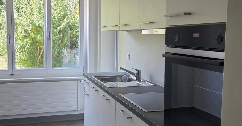 Appartement situé dans un petit immeuble de 3 étages. – foto 3 di 10