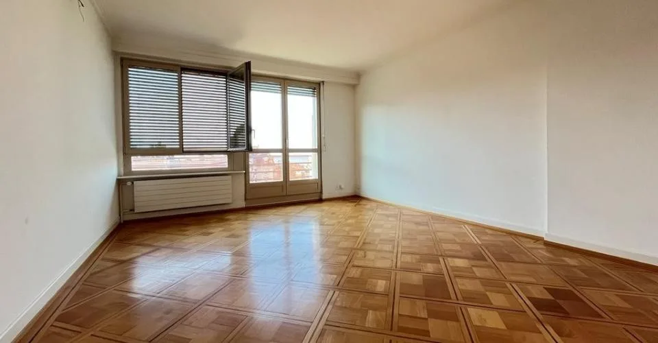 Appartement de 3.5 pièces proche de la gare et du centre ville – Foto 2 von 8