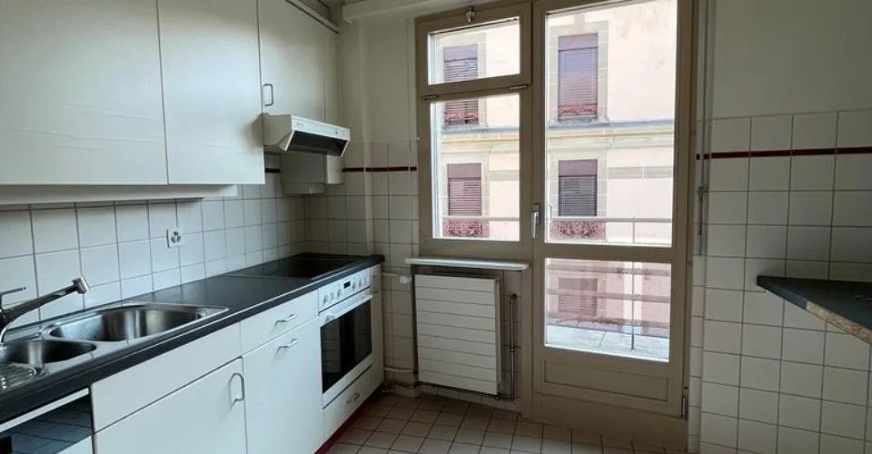 Appartement de 3.5 pièces proche de la gare et du centre ville – Foto 3 von 8