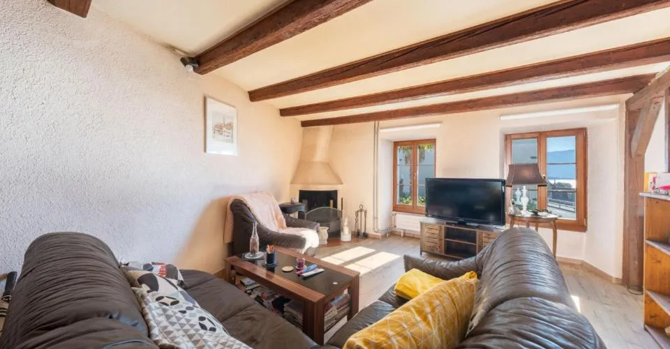 Une maison villageoise de caractère avec vue sur le lac – photo 7 sur 13