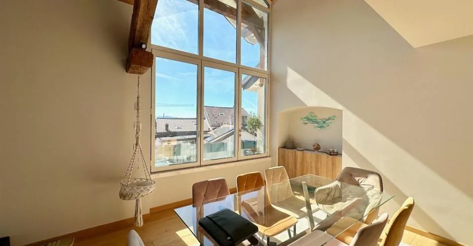 Voluminöse Räume und zeitgenössischer Charme im Herzen von Burtigny – Foto 11 von 11