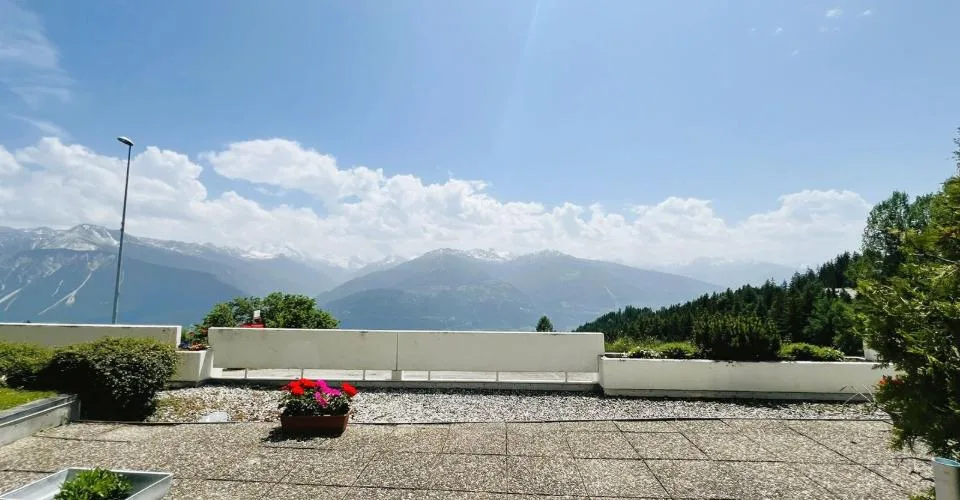 SUPERBE 3.5 PIÈCES RÉNOVÉ – SPACIEUX ET LUMINEUX – EXCEPTIONNELLE VUE – LIEU CALME – BIEN SITUÉ – Foto 14 von 16